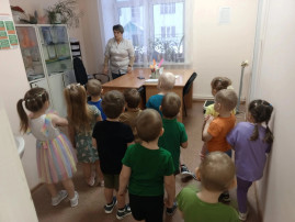 Знакомимся с трудом взрослых.